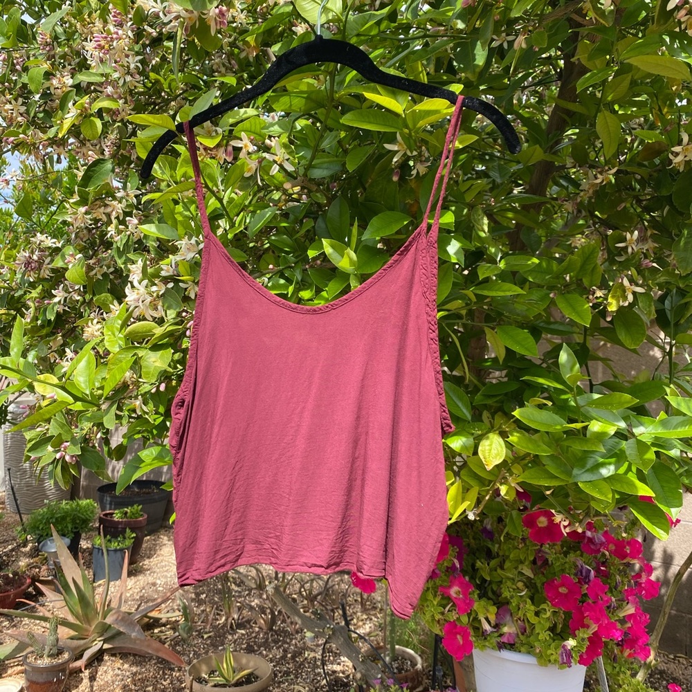 Brandy Melville Relaxed Fit Flowy Crop Top Maroon